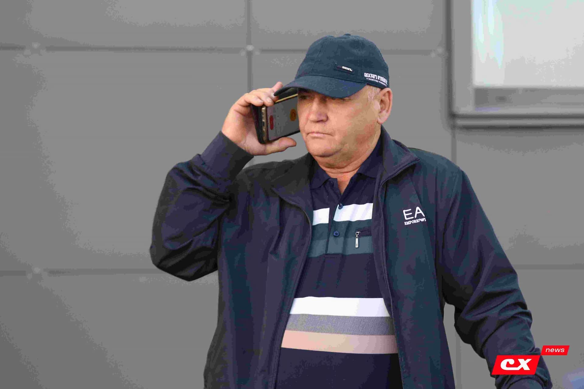 «Темп» 1:1 «КДВ». Третья лига. 26.09.2025. Владимир Мартынов («CX News») и Александр Чёрный («Алтайский спорт») — кадр 5