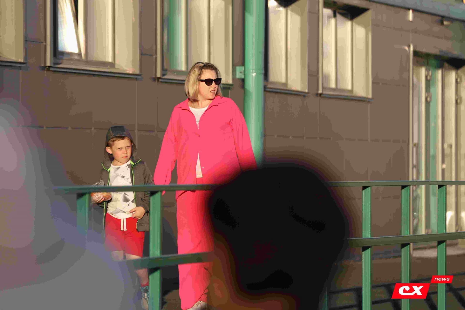 «Темп» 1:1 «КДВ». Третья лига. 26.09.2025. Владимир Мартынов («CX News») и Александр Чёрный («Алтайский спорт») — кадр 44