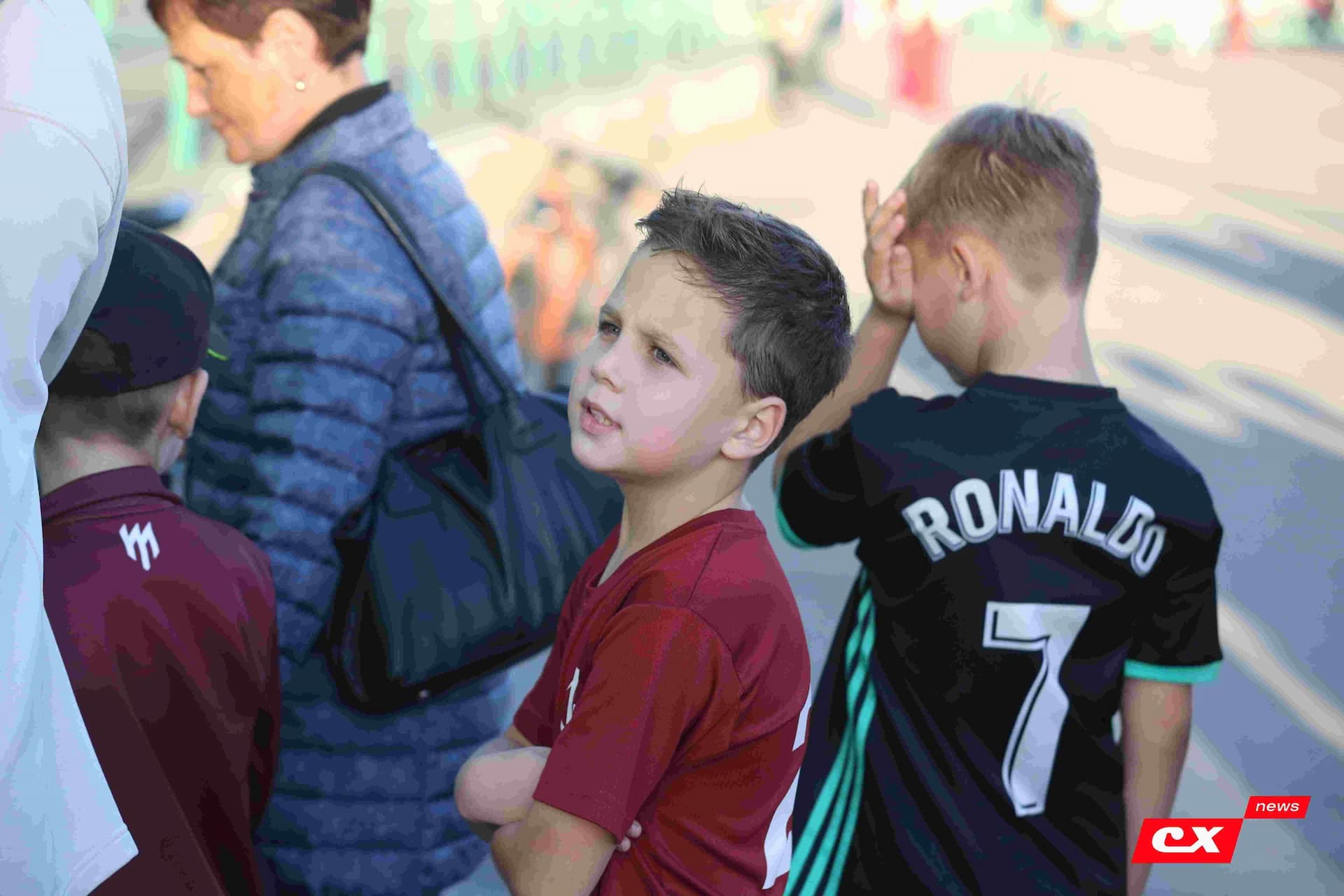 «Темп» 1:1 «КДВ». Третья лига. 26.09.2025. Владимир Мартынов («CX News») и Александр Чёрный («Алтайский спорт») — кадр 45