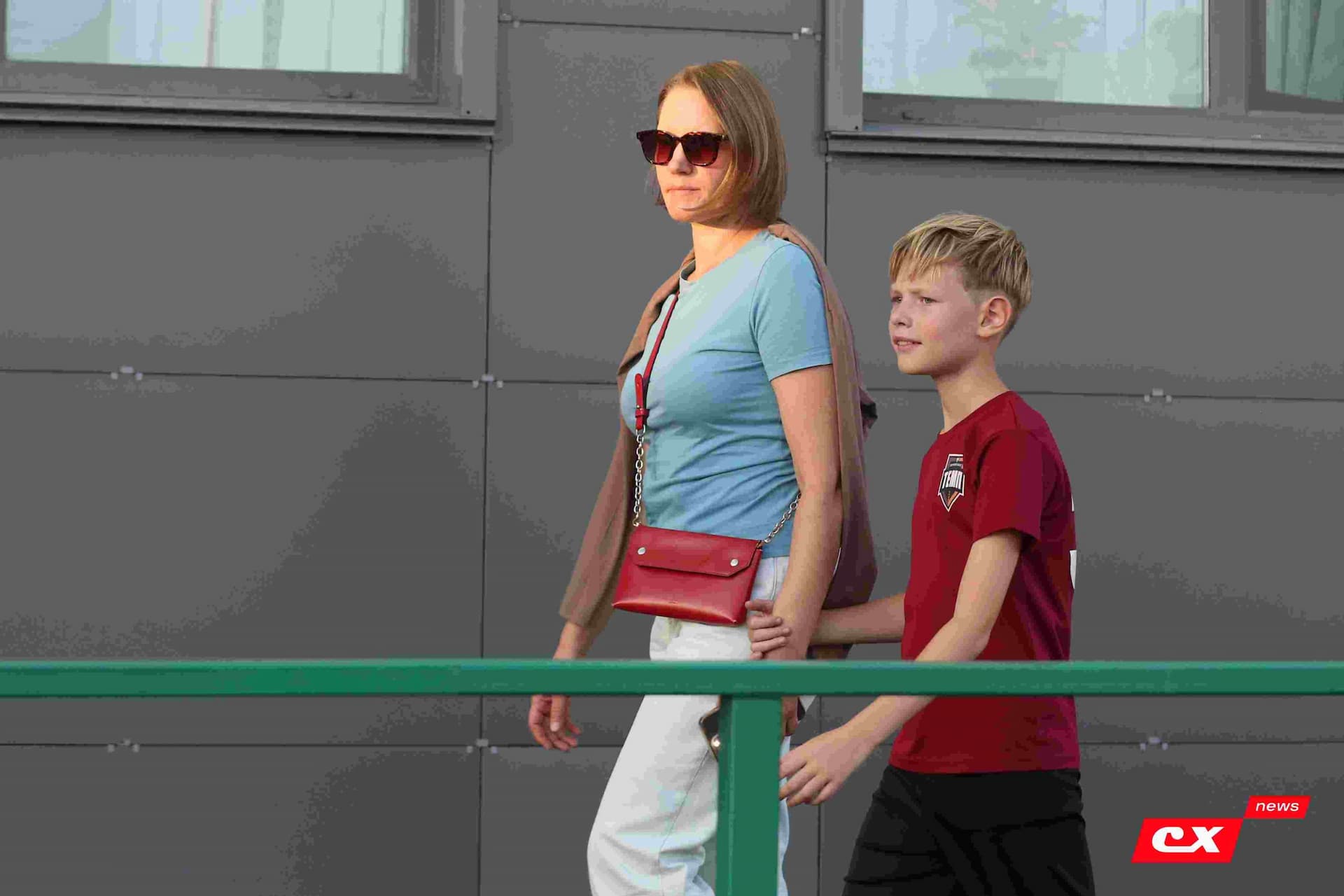 «Темп» 1:1 «КДВ». Третья лига. 26.09.2025. Владимир Мартынов («CX News») и Александр Чёрный («Алтайский спорт») — кадр 47