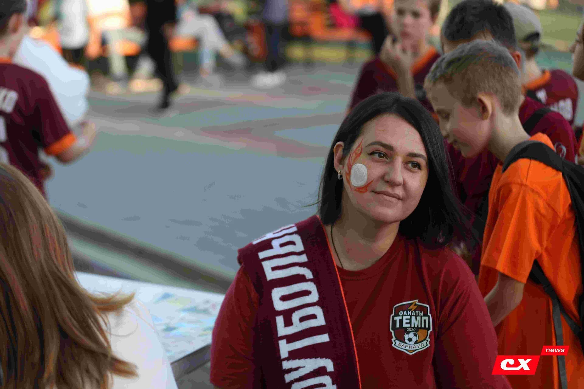 «Темп» 1:1 «КДВ». Третья лига. 26.09.2025. Владимир Мартынов («CX News») и Александр Чёрный («Алтайский спорт») — кадр 62