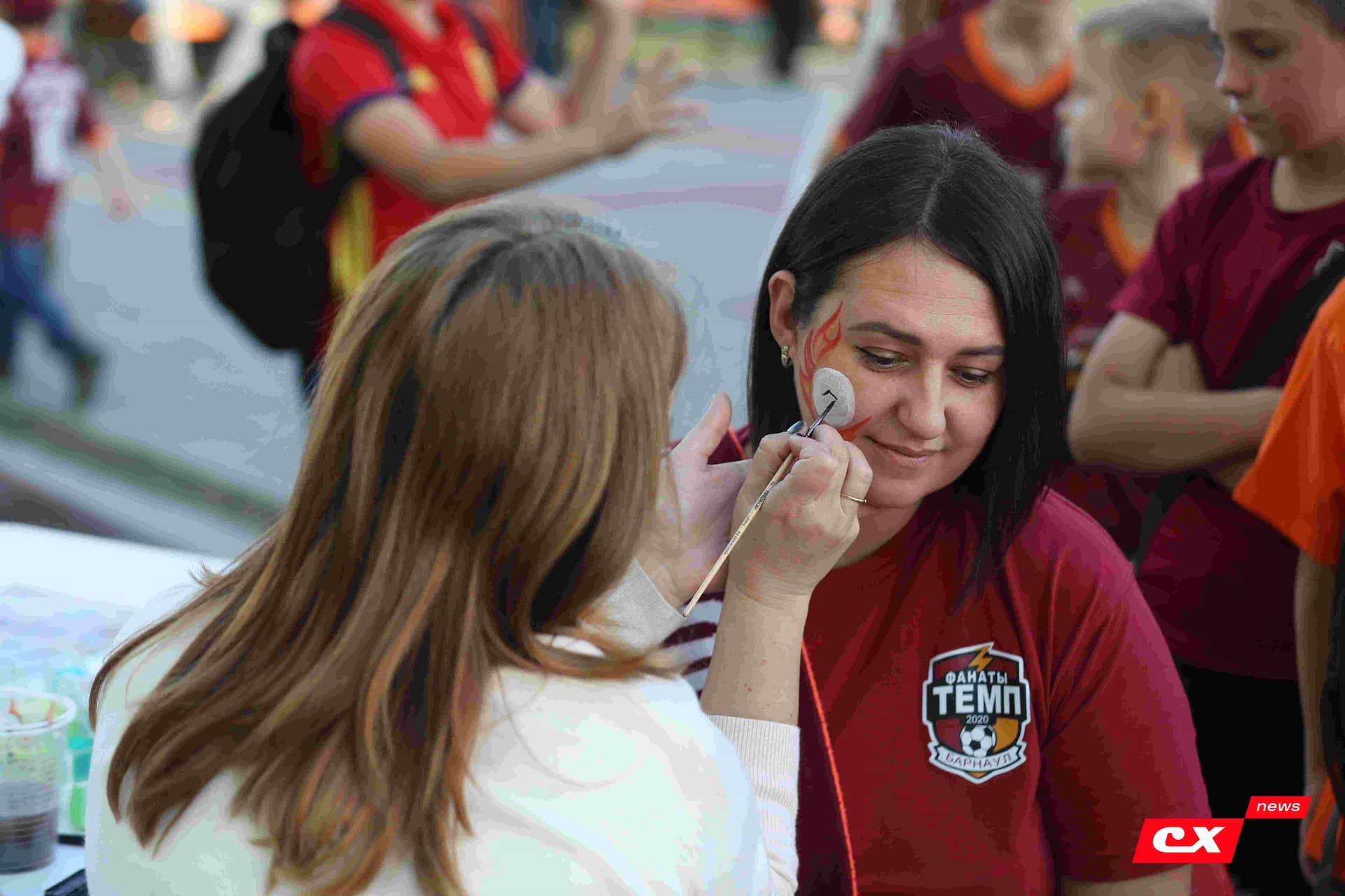 «Темп» 1:1 «КДВ». Третья лига. 26.09.2025. Владимир Мартынов («CX News») и Александр Чёрный («Алтайский спорт») — кадр 63