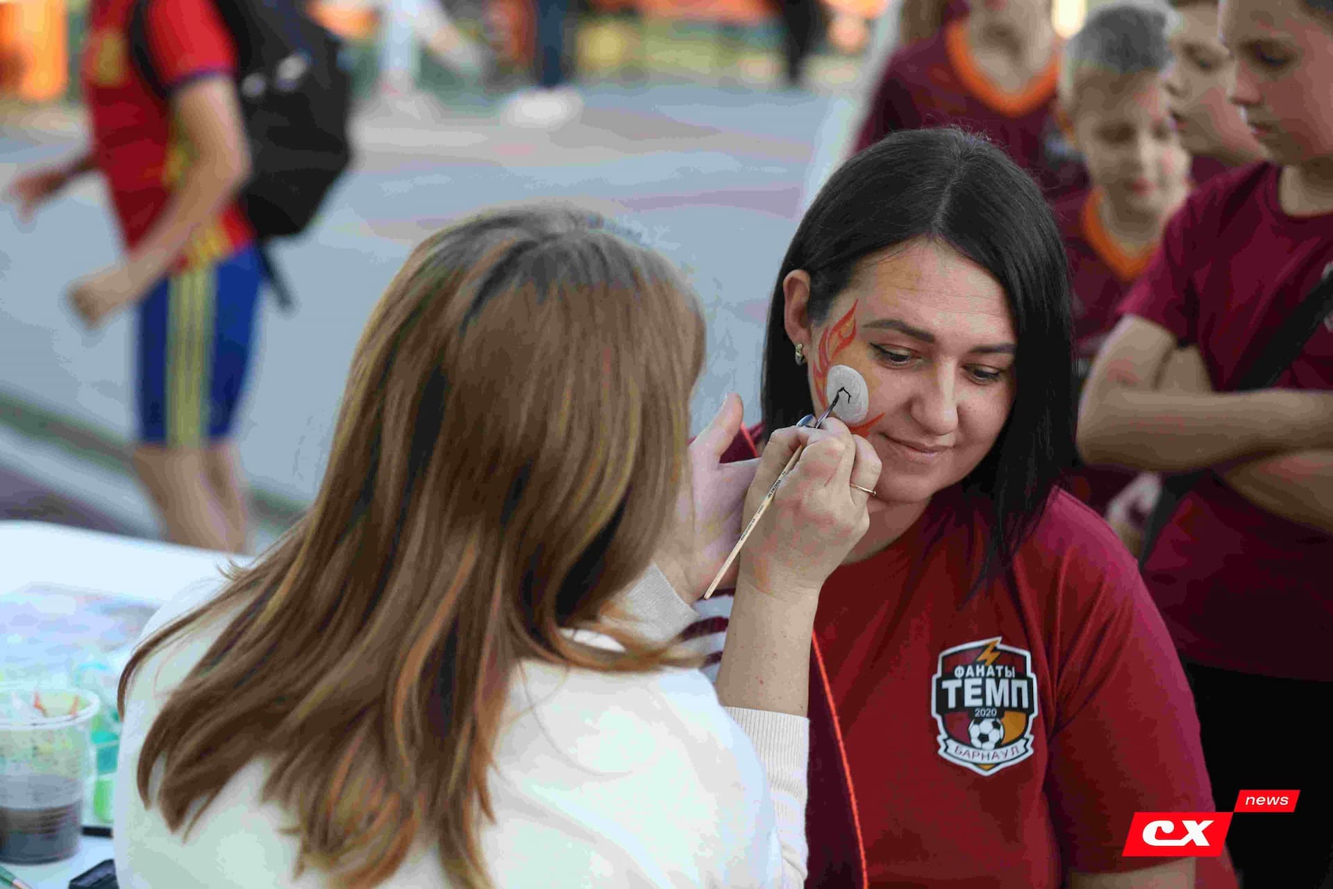 «Темп» 1:1 «КДВ». Третья лига. 26.09.2025. Владимир Мартынов («CX News») и Александр Чёрный («Алтайский спорт») — кадр 64