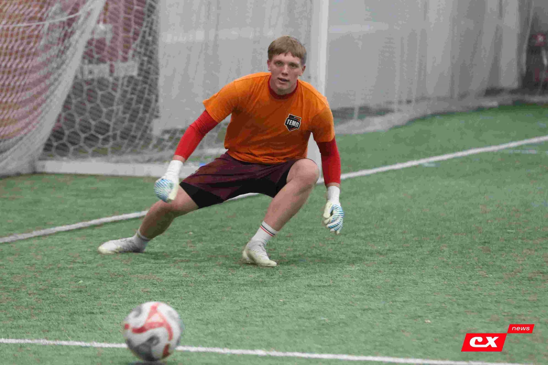 «Темп» 1:1 «КДВ». Третья лига. 26.09.2025. Владимир Мартынов («CX News») и Александр Чёрный («Алтайский спорт») — кадр 76