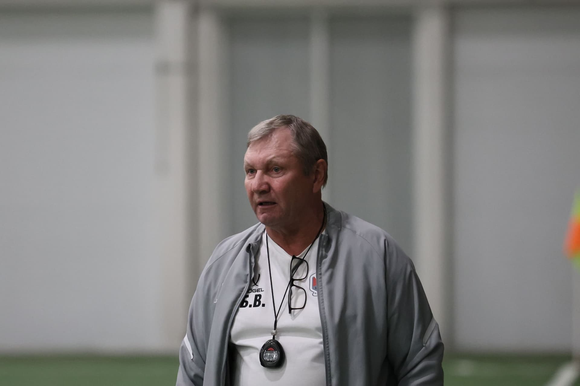 «Темп» 1:1 «КДВ». Третья лига. 26.09.2025. Владимир Мартынов («CX News») и Александр Чёрный («Алтайский спорт») — кадр 318