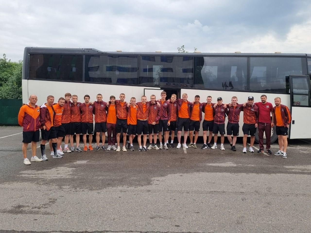 В Междуреченск отправились 20 футболистов!