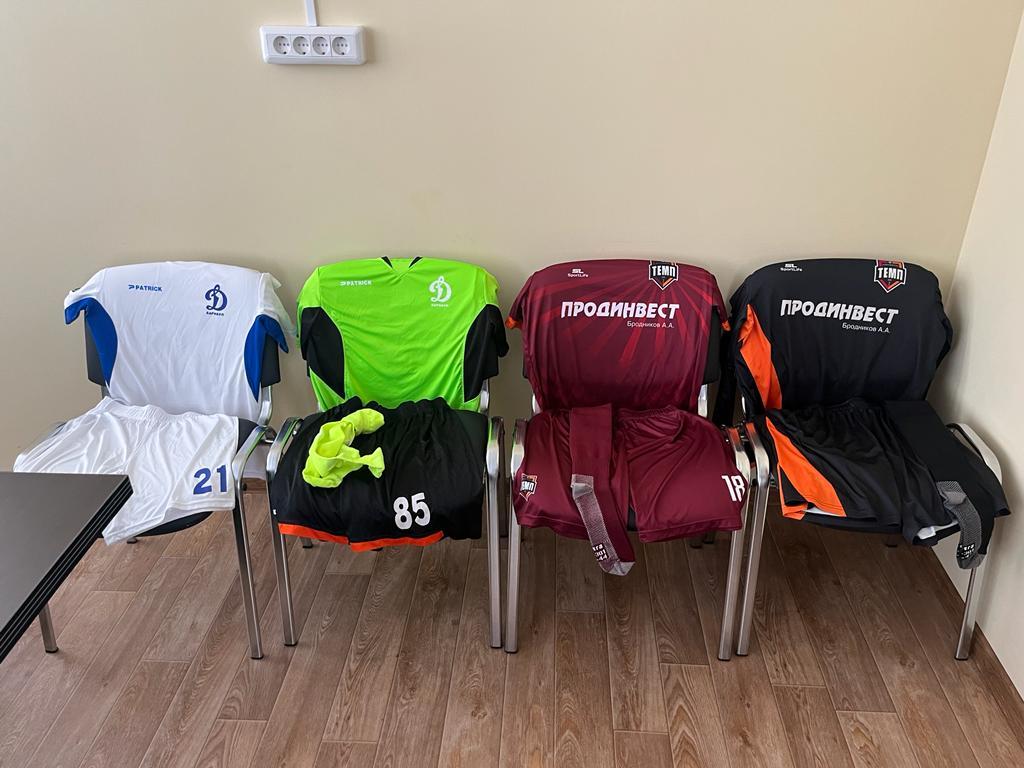 Играем в бордовом!