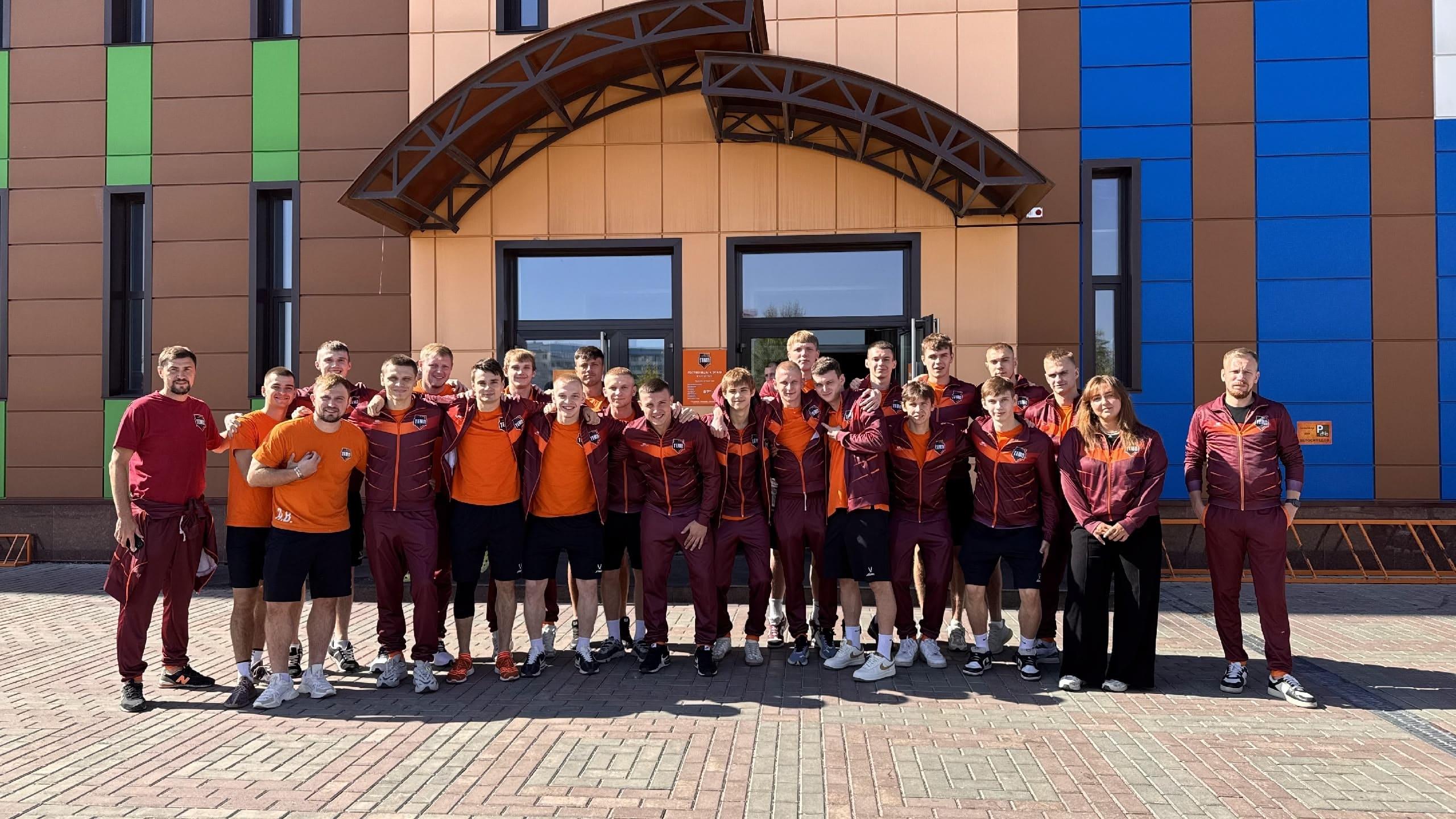 В Красноярск отправились 22 футболиста!