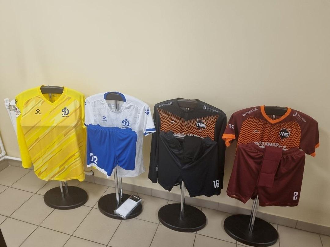 Сегодня играем в бордовом!