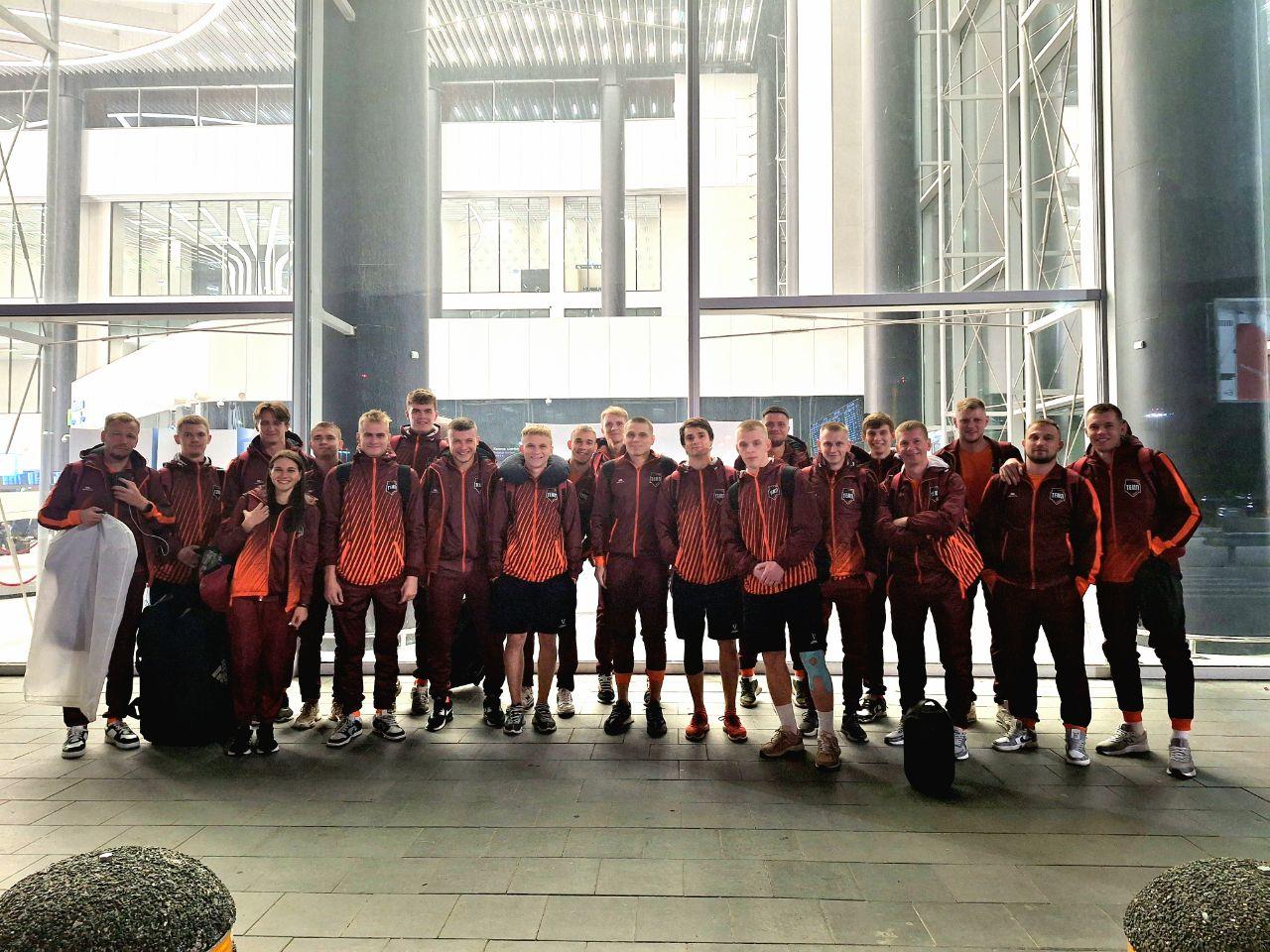 В Читу отправились 19 футболистов!