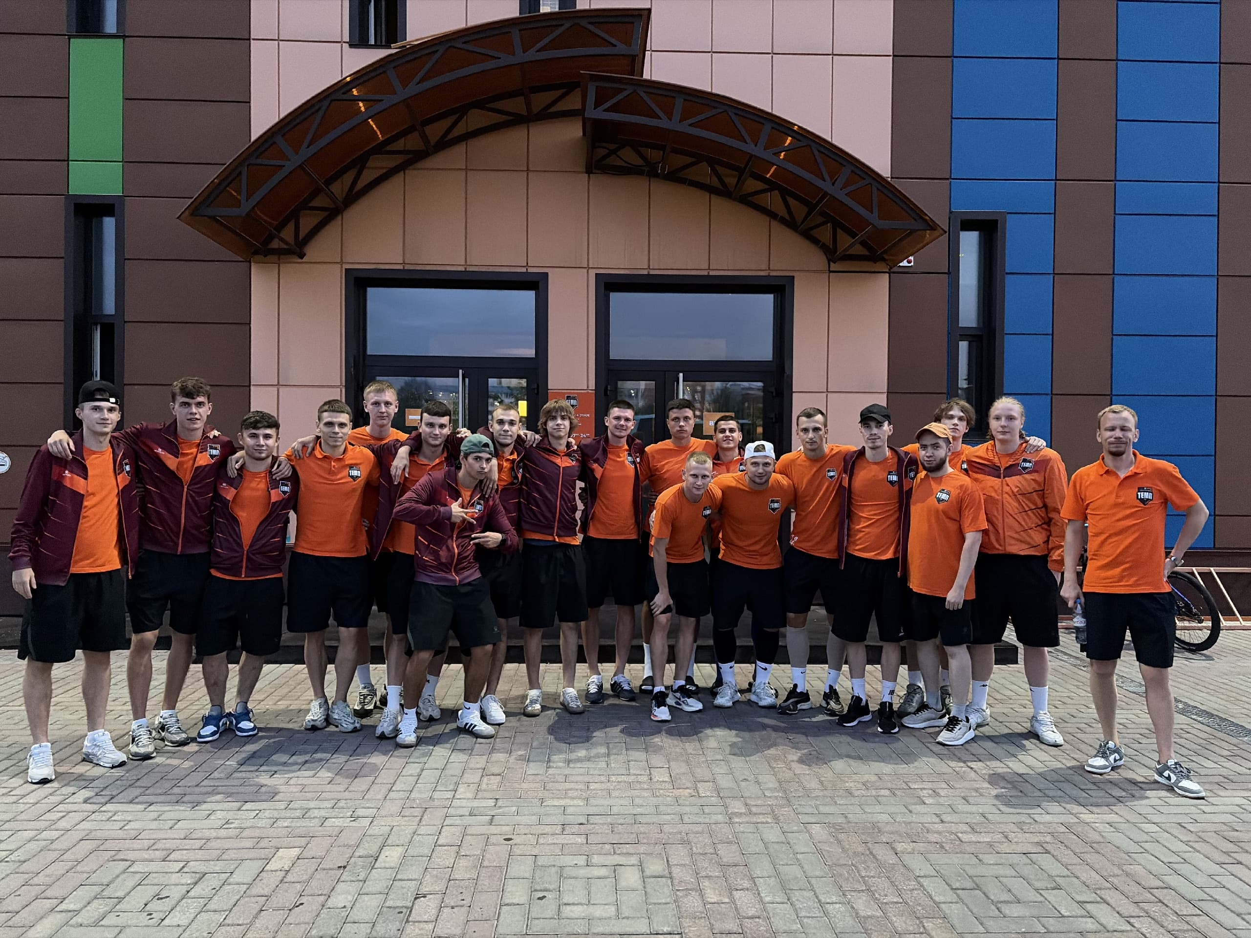 В Читу отправились 19 футболистов!