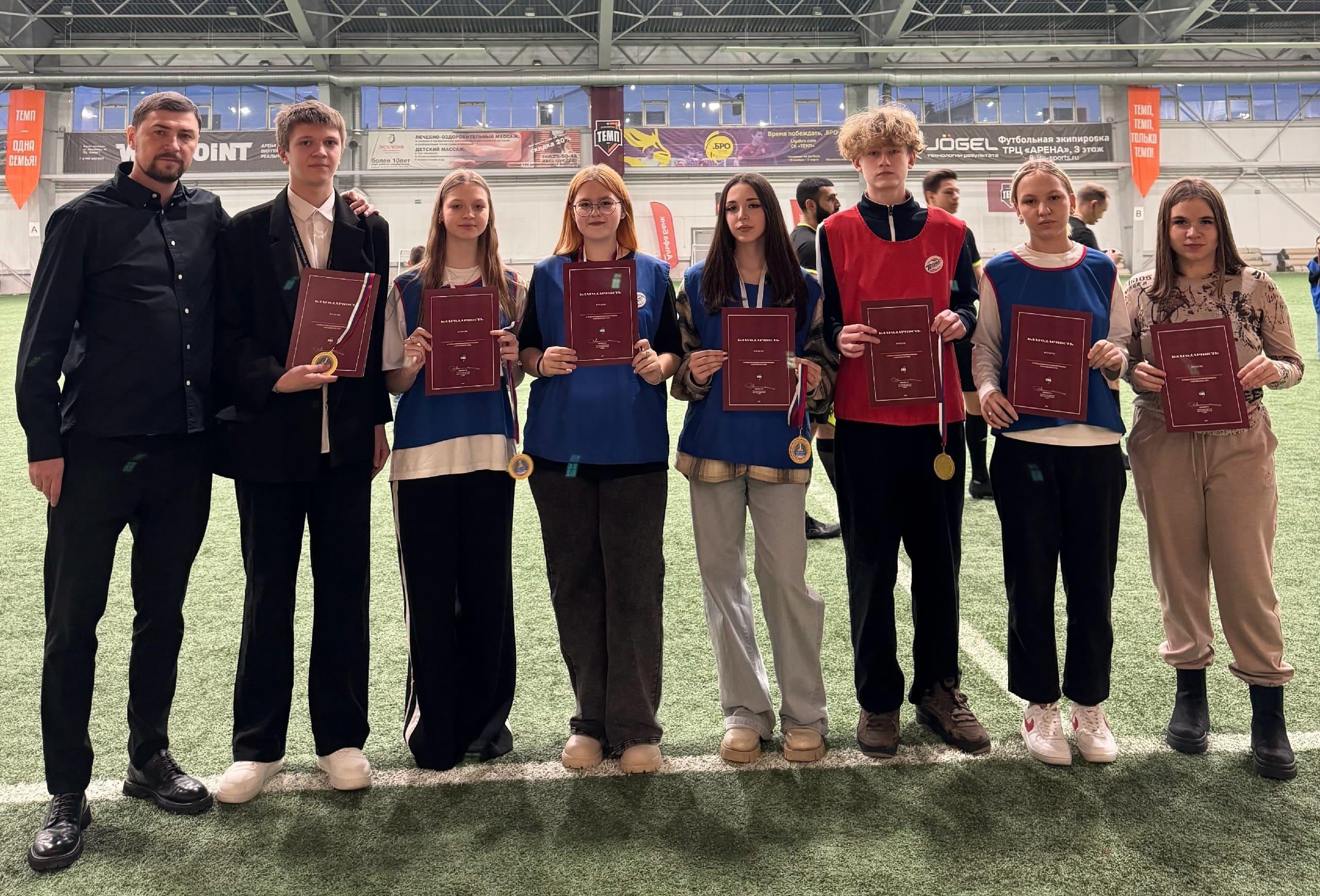 Наградили наших волонтёров!